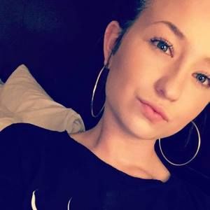 Meet your Posher, Abbey